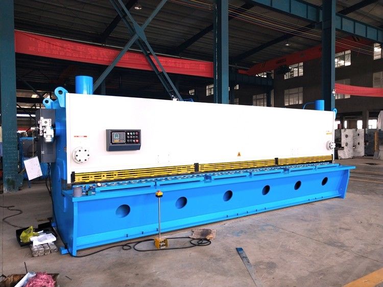 Automatyczna hydrauliczna nożyca gilotynowa CNC QC11K 16 * 6000 do płyty 18 mm 20 mm 40 mm